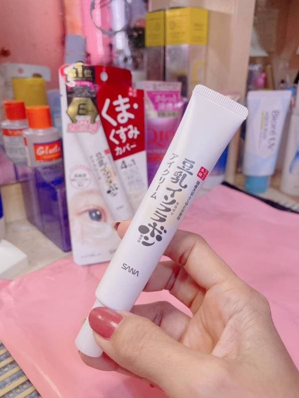 SANA Nameraka Honpo Soy Milk Isoflavone Wrinkle Eye Cream 20g